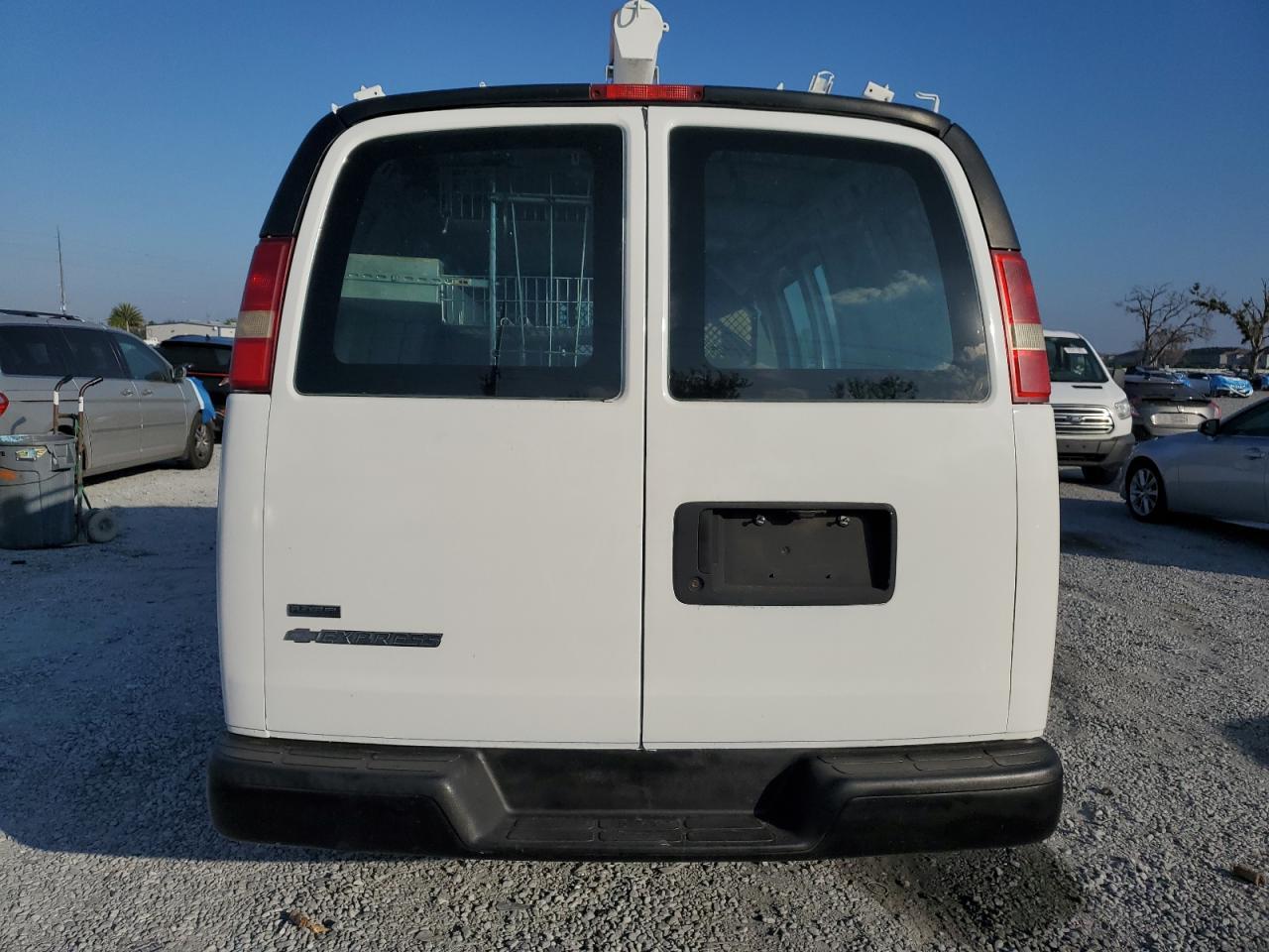 2011 Chevrolet Express 2500 Utility / Service Van - Фото 6