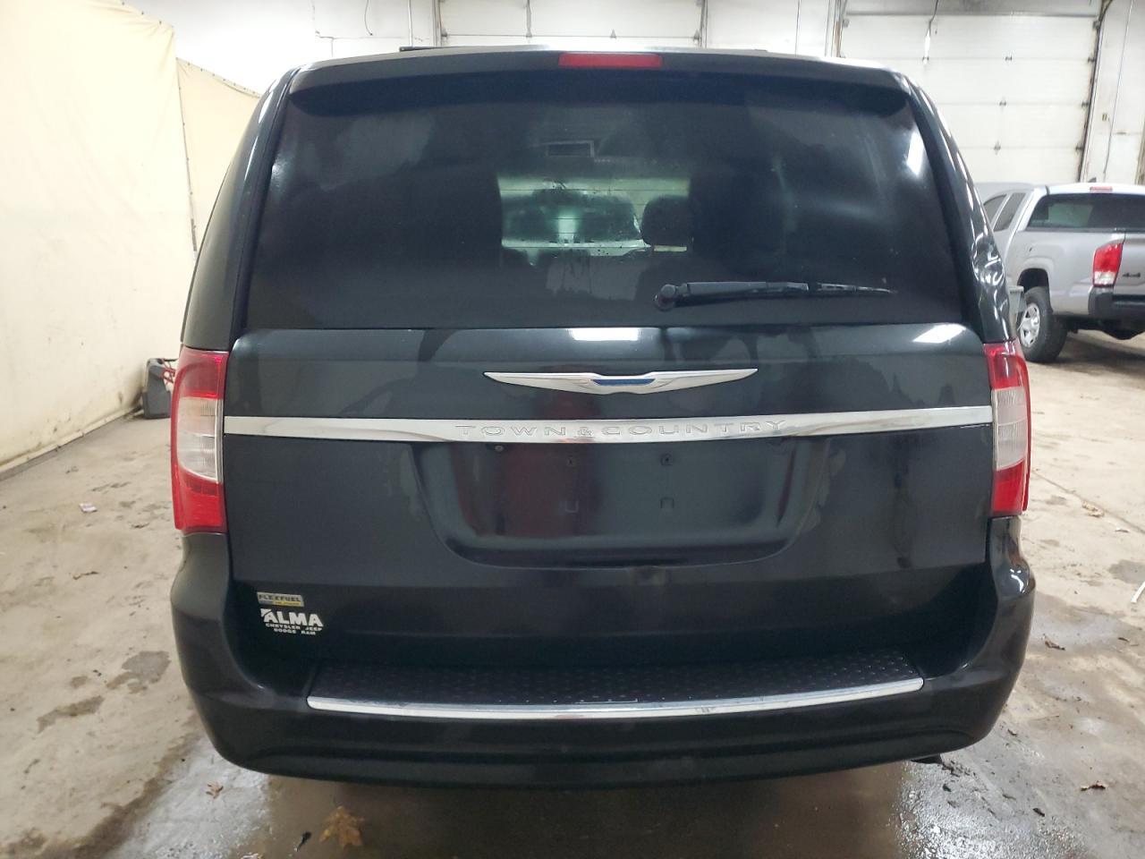 2016 Chrysler Town & Country Touring - Image 6