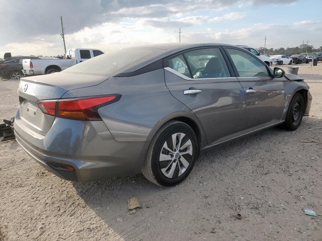 2024 Nissan Altima S - Image 3