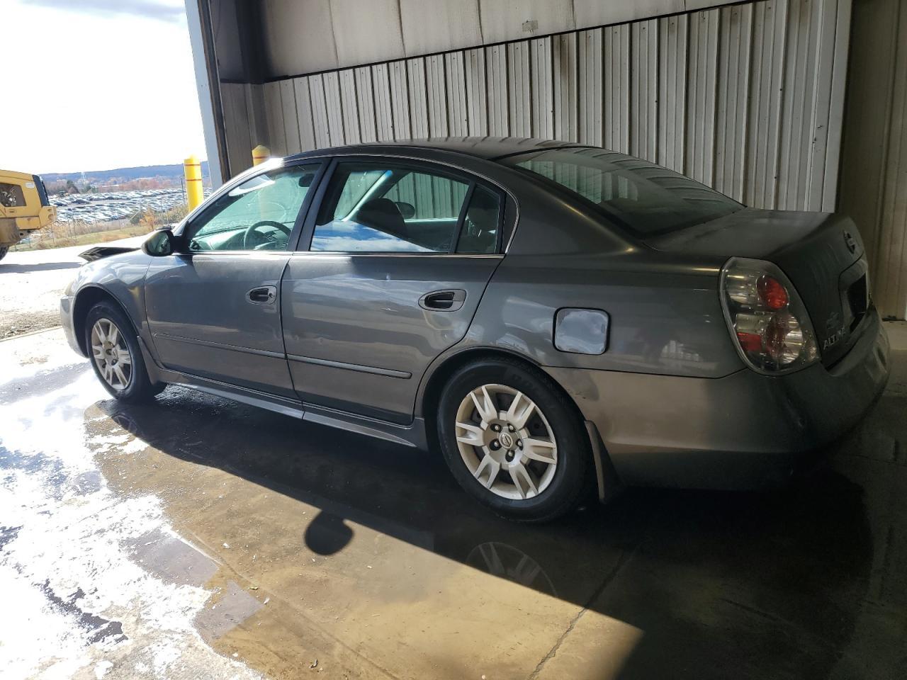2005 Nissan Altima 2.5 - Image 2