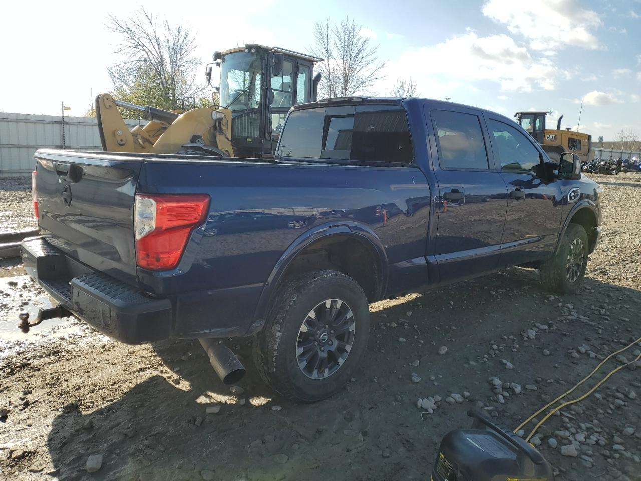 2017 Nissan Titan Xd Sl - Image 3