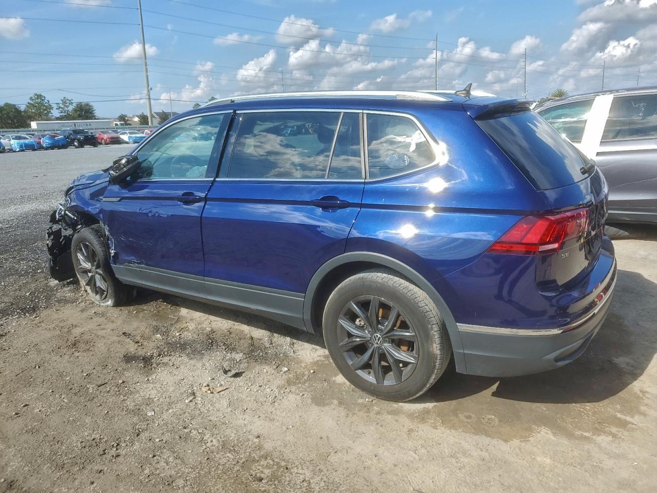 2024 Volkswagen Tiguan - Image 2