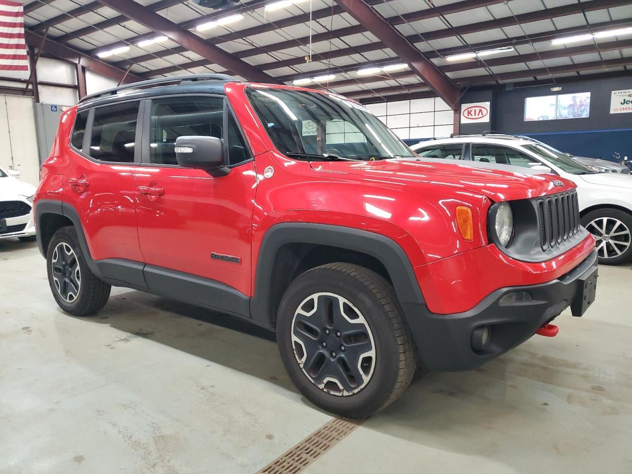 2016 Jeep Renegade Trailhawk - Image 4