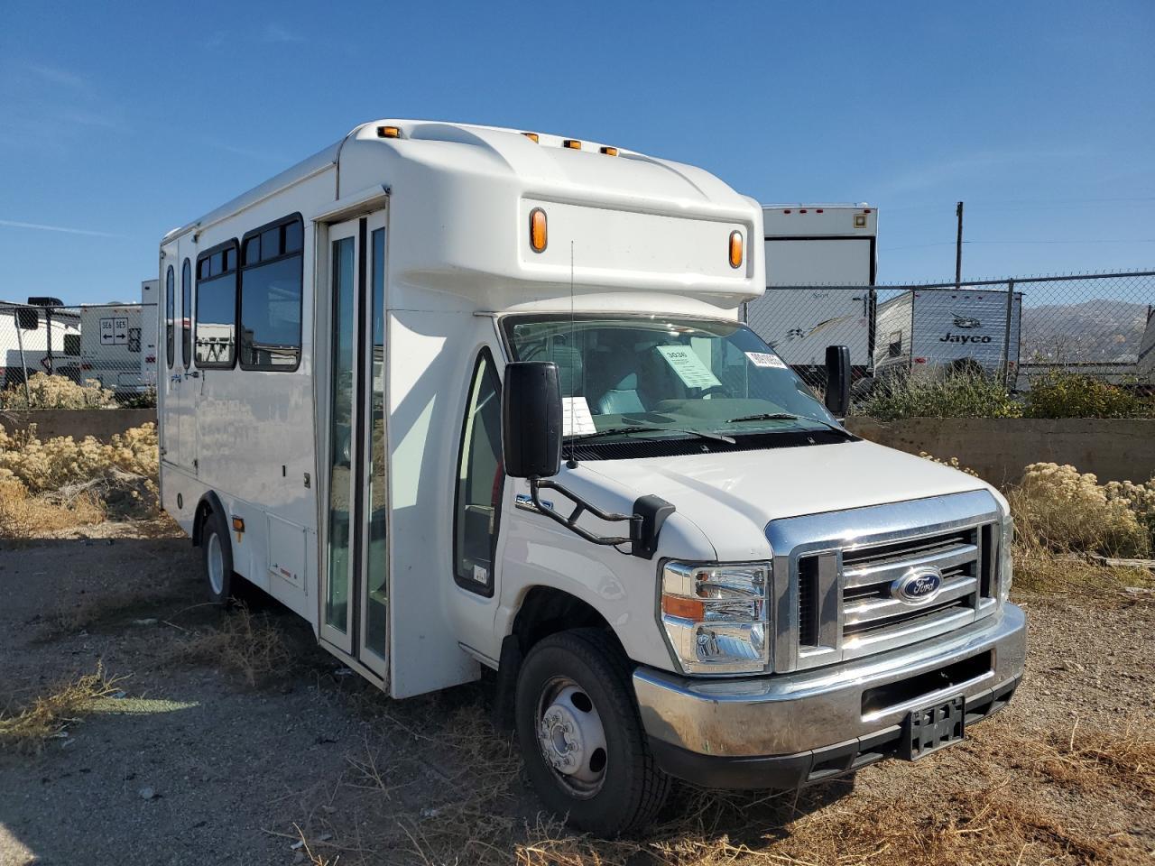 2016 Ford Econoline E450 Super Duty Cutaway Van