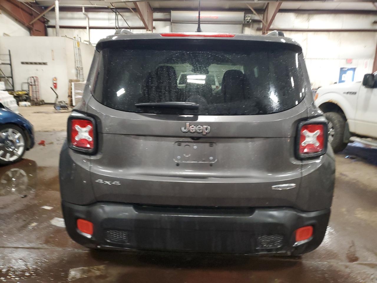 2017 Jeep Renegade Latitude - Image 6