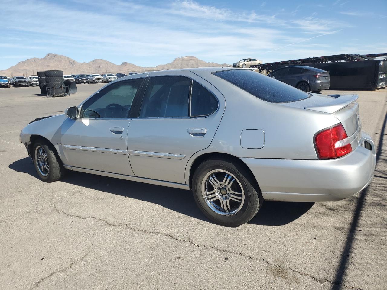 2001 Nissan Altima Xe - Фото 2