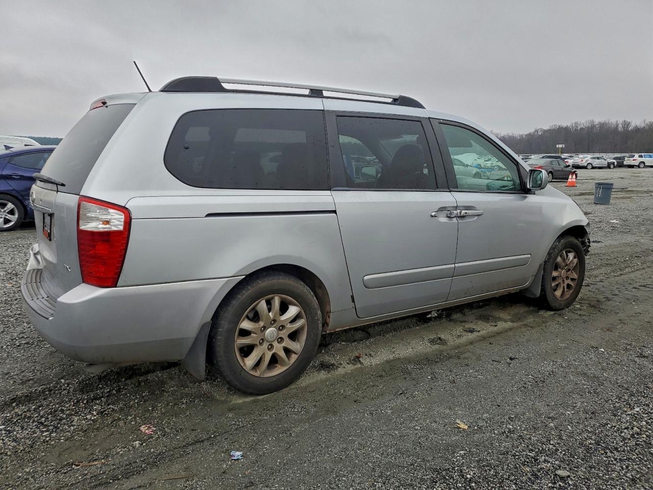 2009 Kia Sedona - Image 3