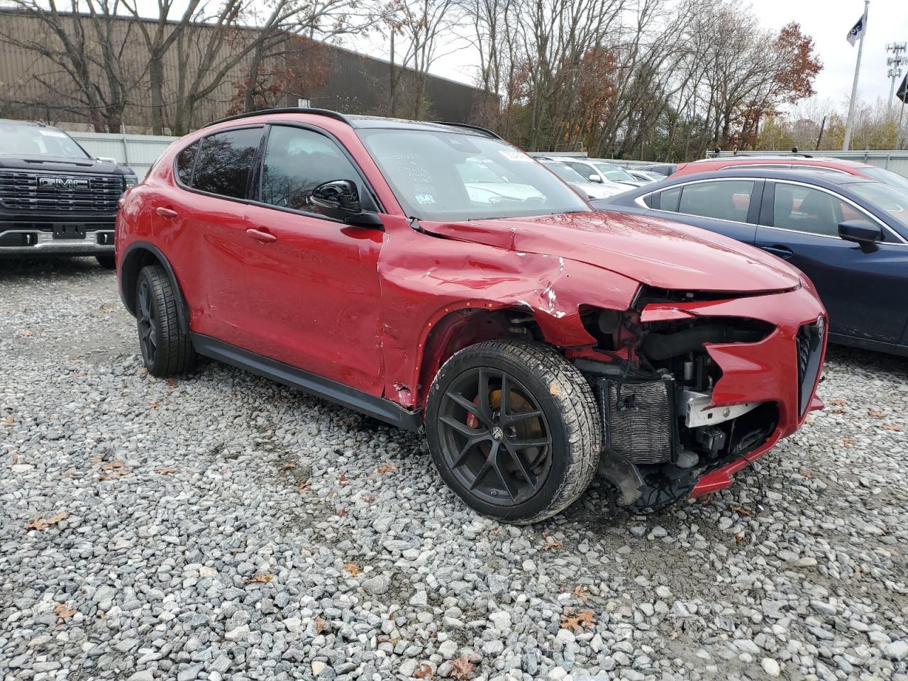 2019 Alfa Romeo Stelvio Ti - Image 4