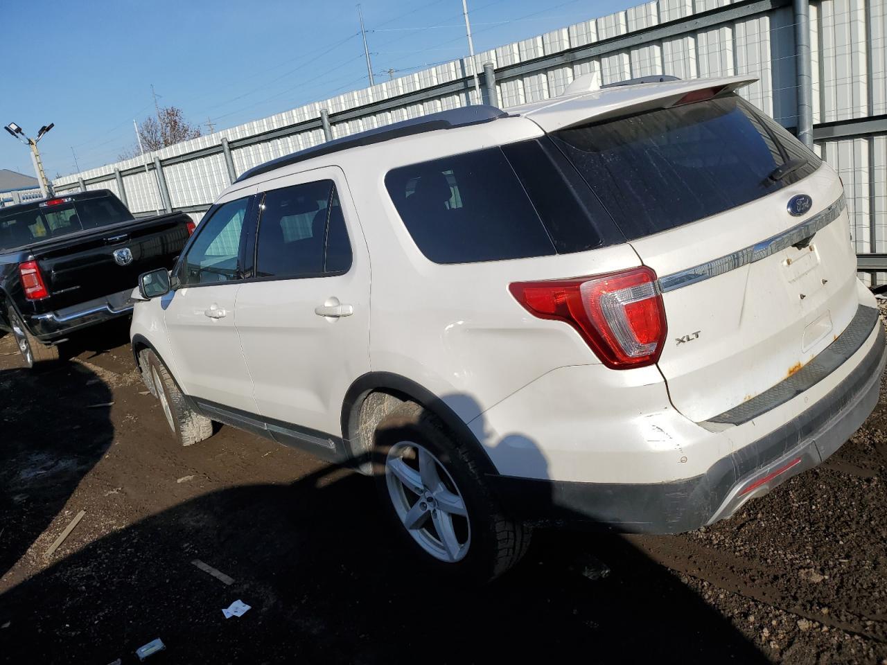 2016 Ford Explorer Xlt - Фото 2