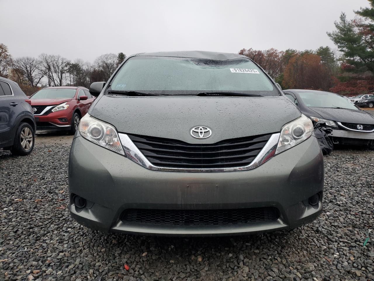 2014 Toyota Sienna Le 7-Passenger - Фото 5