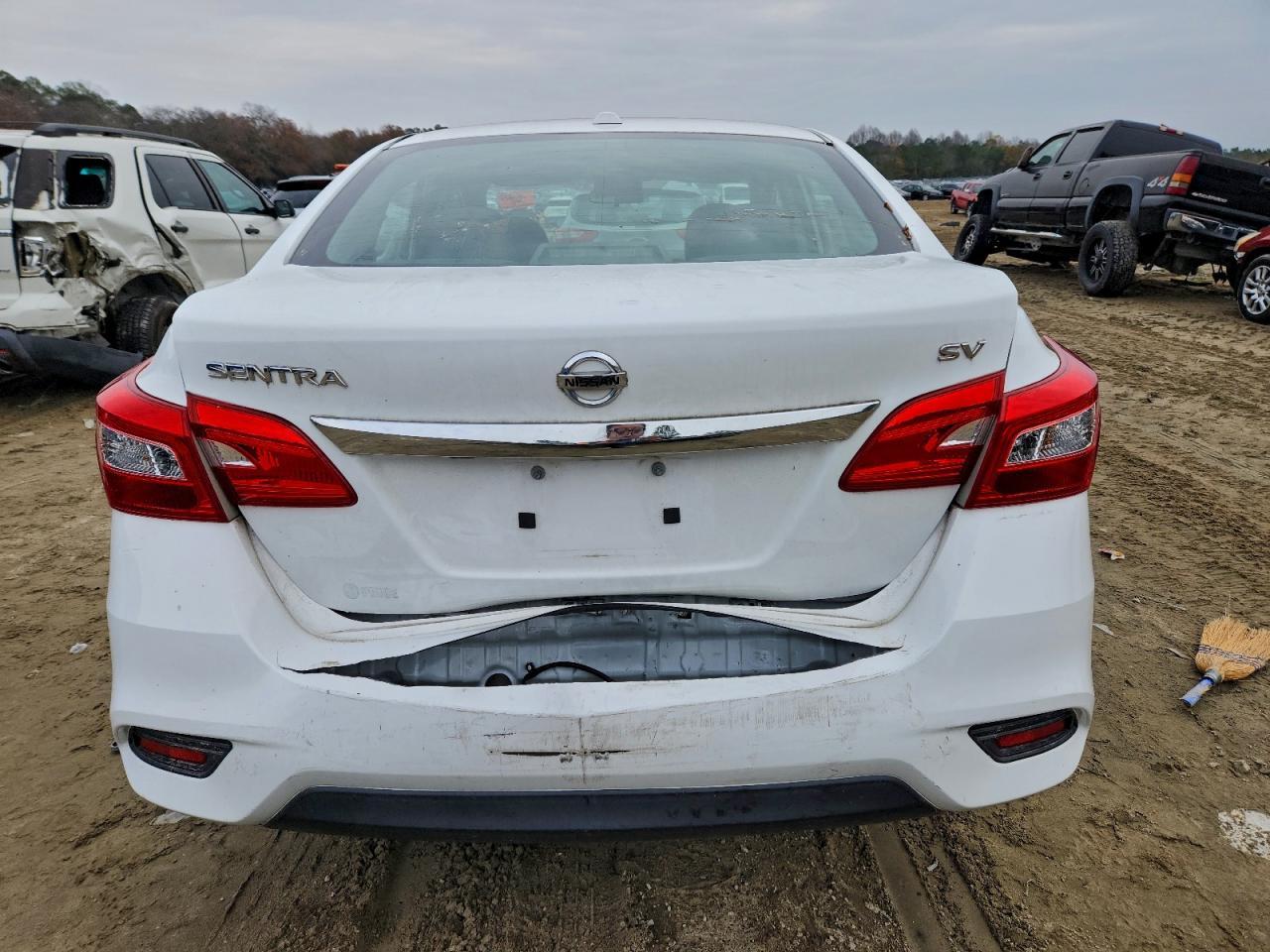 2017 Nissan Sentra S - Фото 6