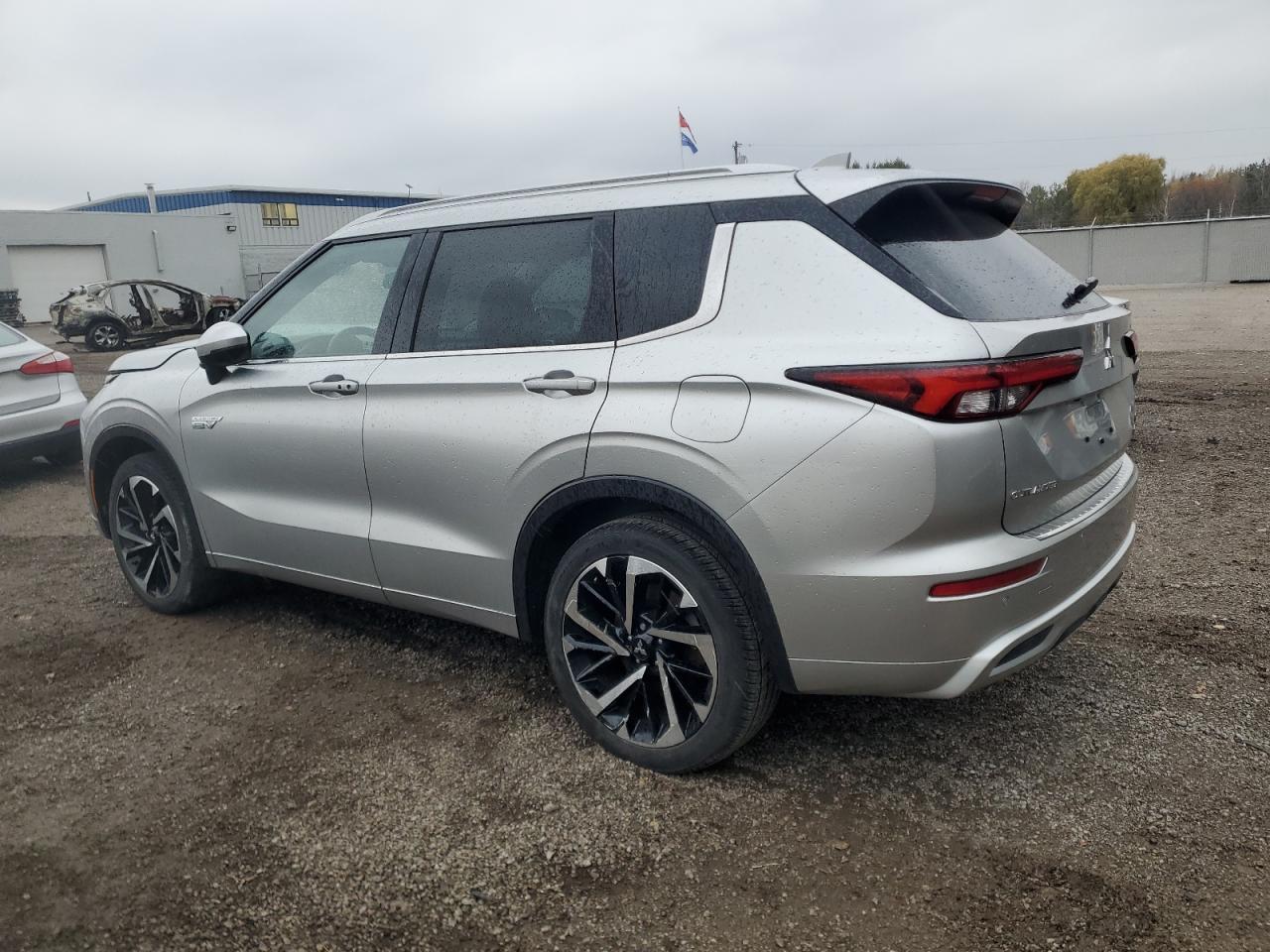 2023 Mitsubishi Outlander Sel - Фото 2
