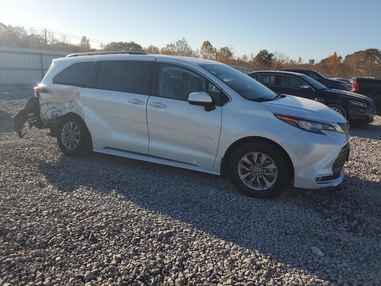 2022 Toyota Sienna Xle - Фото 4