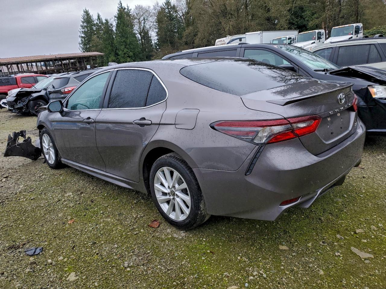 2022 Toyota Camry Se - Image 2