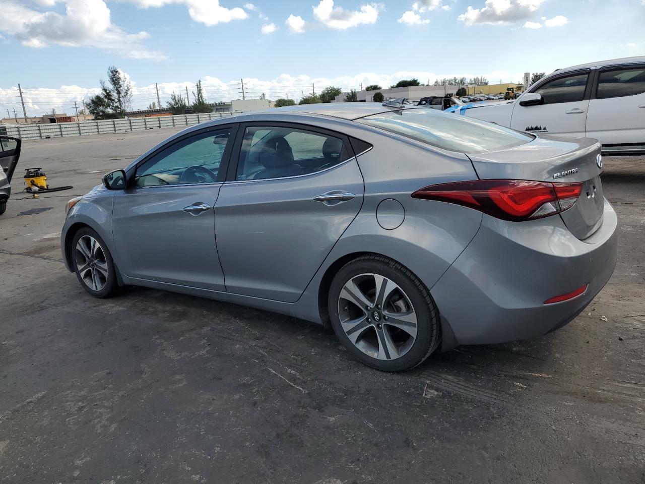 2015 Hyundai Elantra - Фото 2