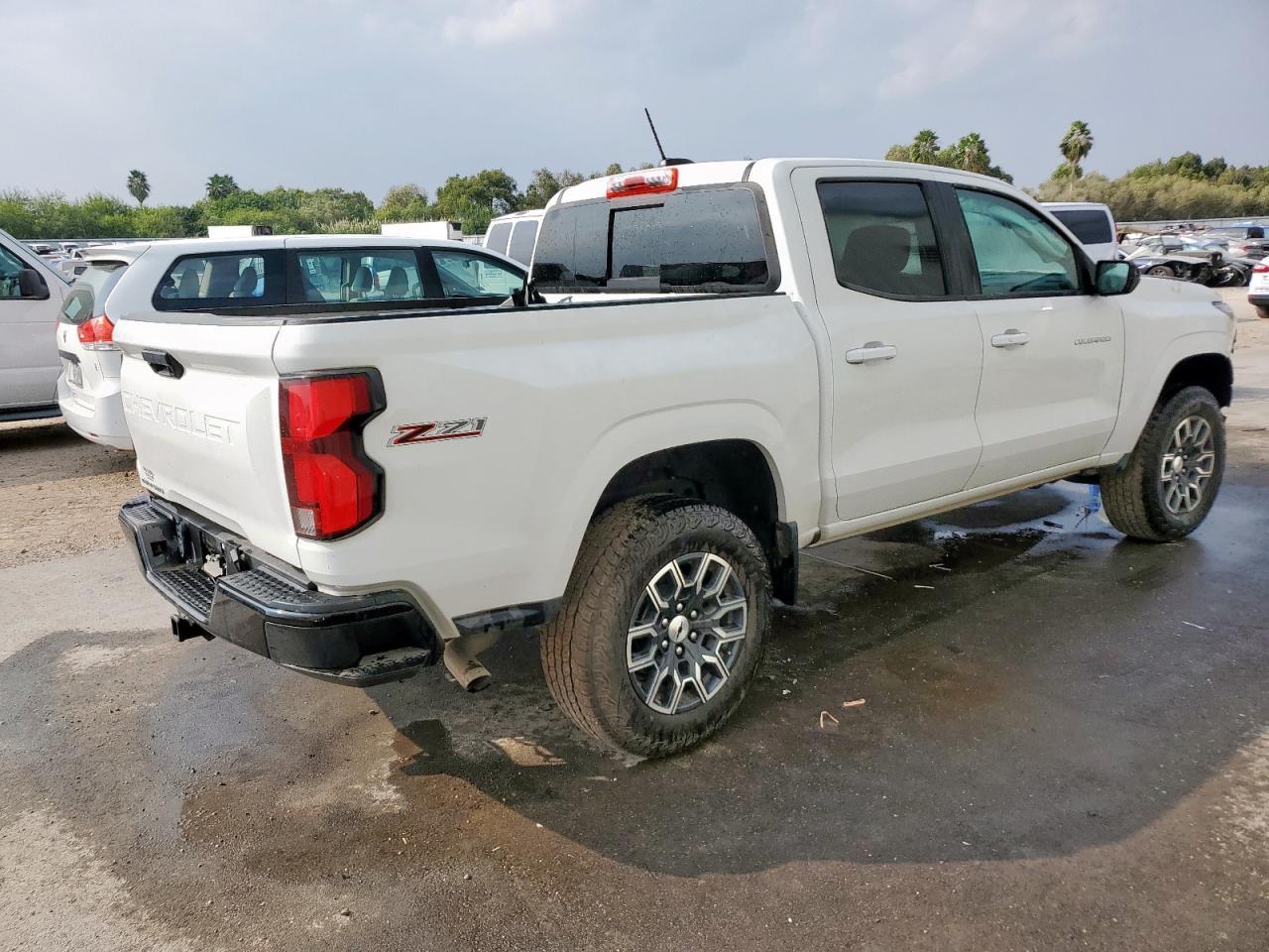 2023 Chevrolet Colorado Z71 - Фото 3