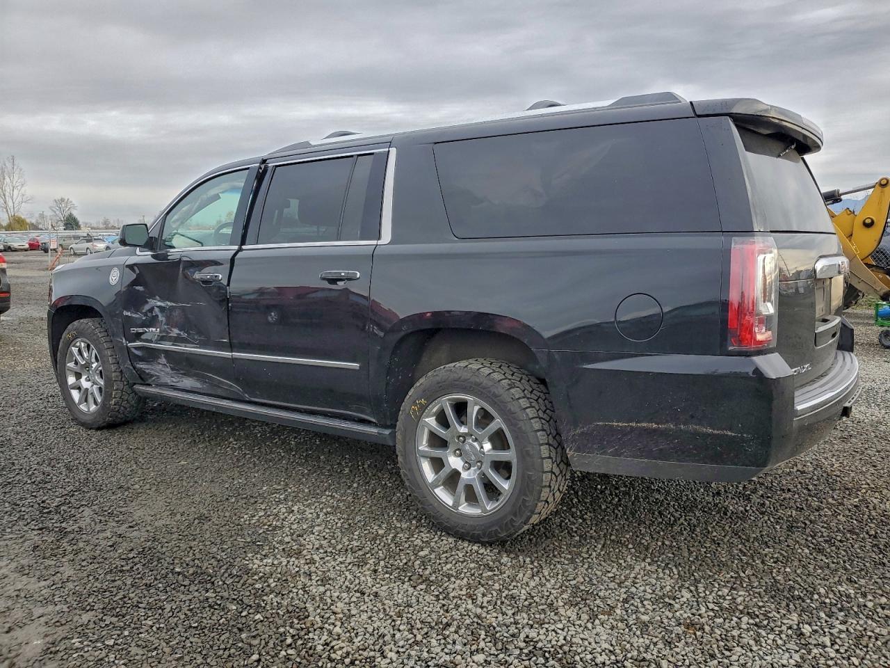 2015 GMC Yukon Xl Denali - Image 2