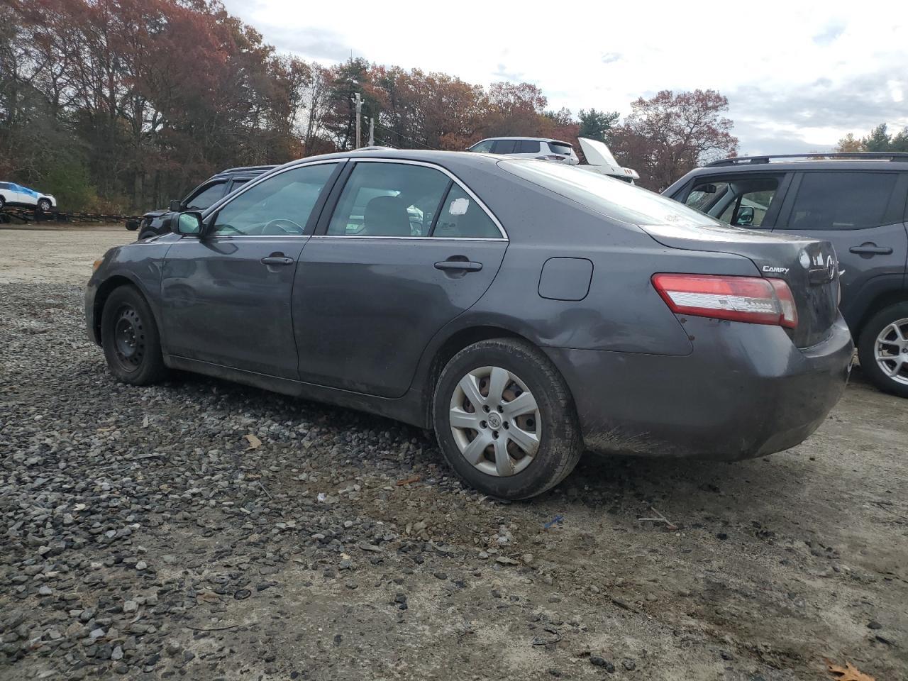 2010 Toyota Camry Le - Фото 2