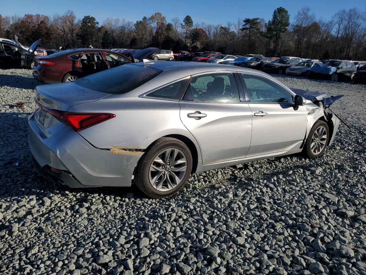 2019 Toyota Avalon Xle - Image 3