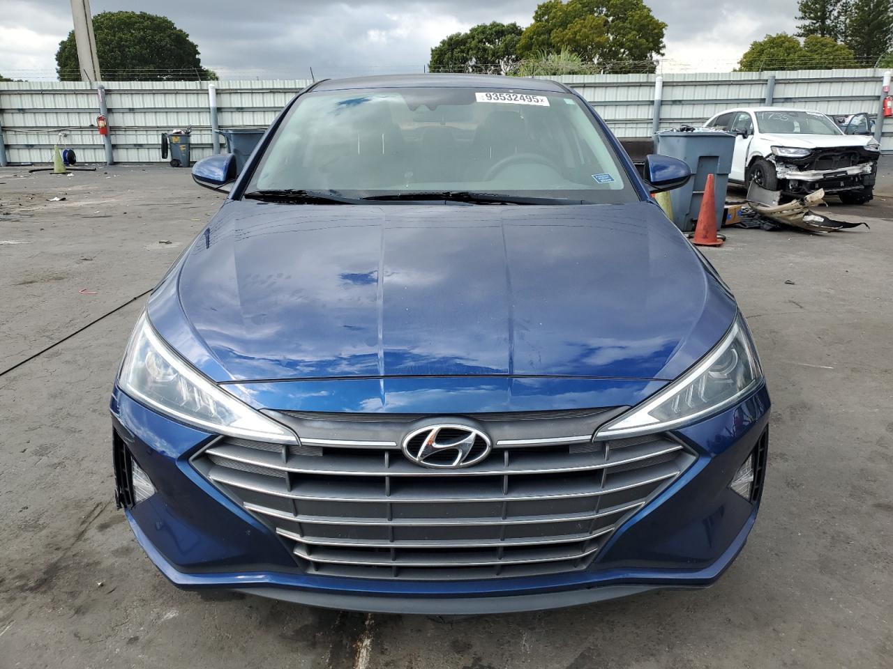 2020 Hyundai Elantra Se - Image 5