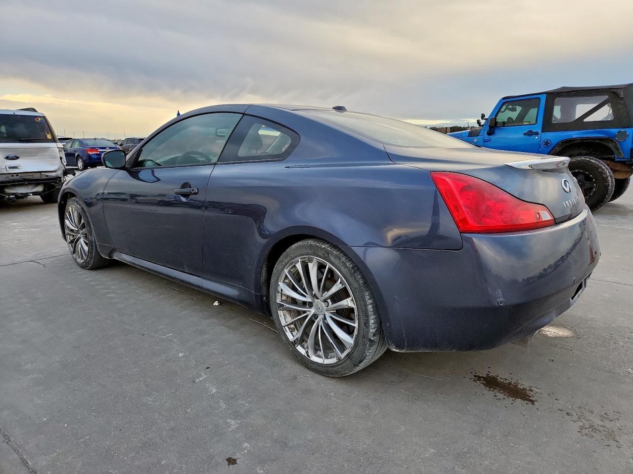 2011 Infiniti G37 Base - Фото 2
