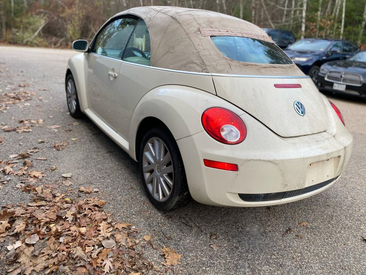 2009 Volkswagen New Beetle S - Image 3