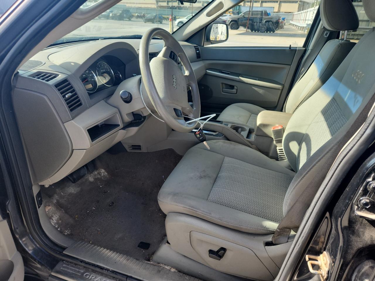 2007 Jeep Grand Cherokee Laredo - Image 7