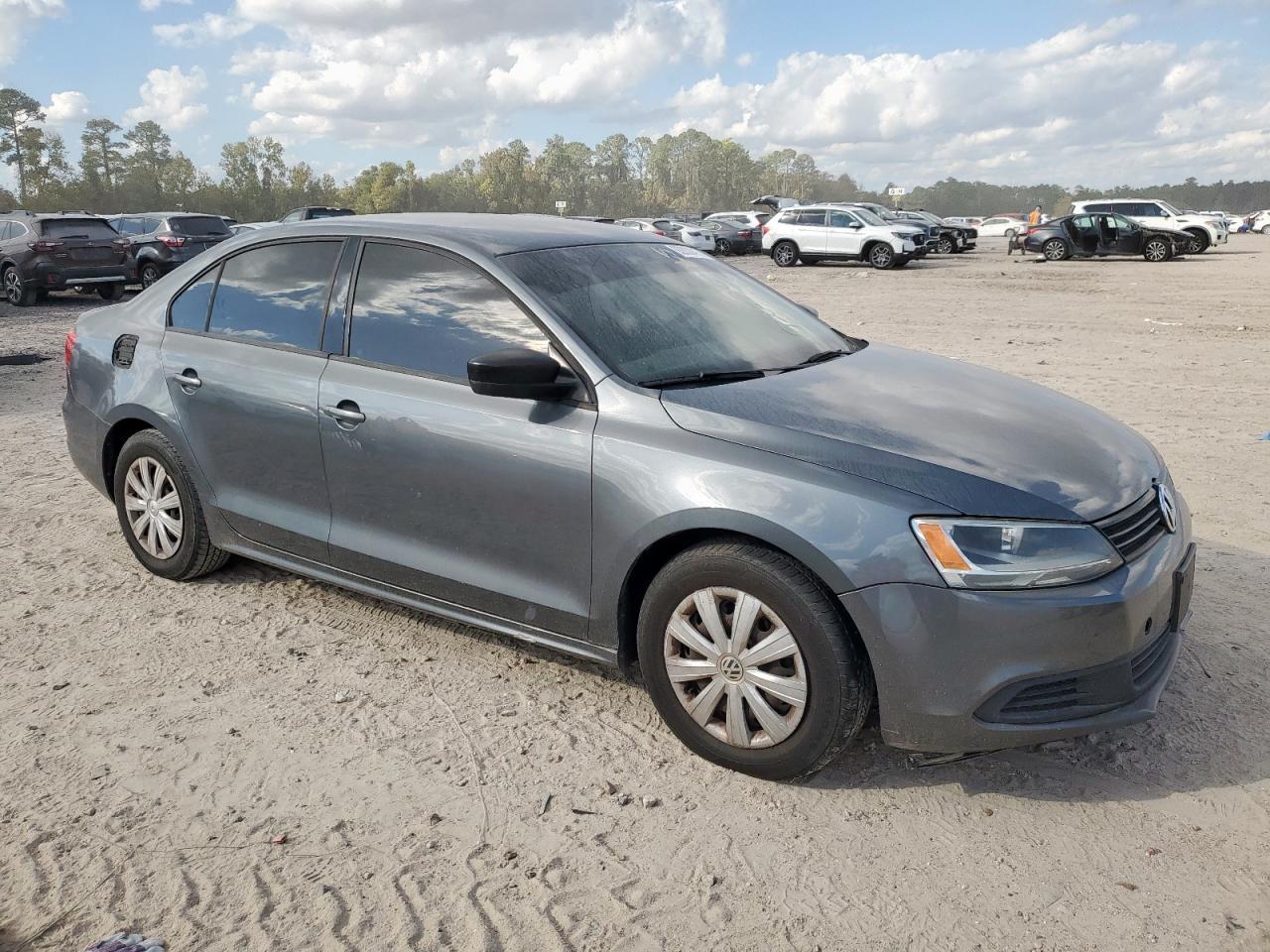 2014 Volkswagen Jetta Base - Image 4