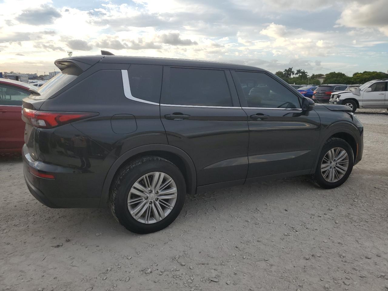 2022 Mitsubishi Outlander Es - Фото 3