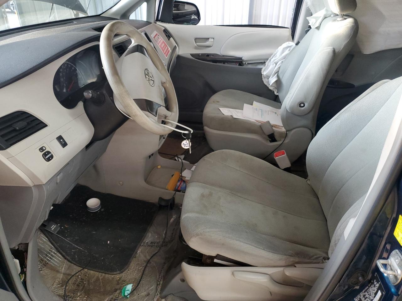 2011 Toyota Sienna - Фото 7