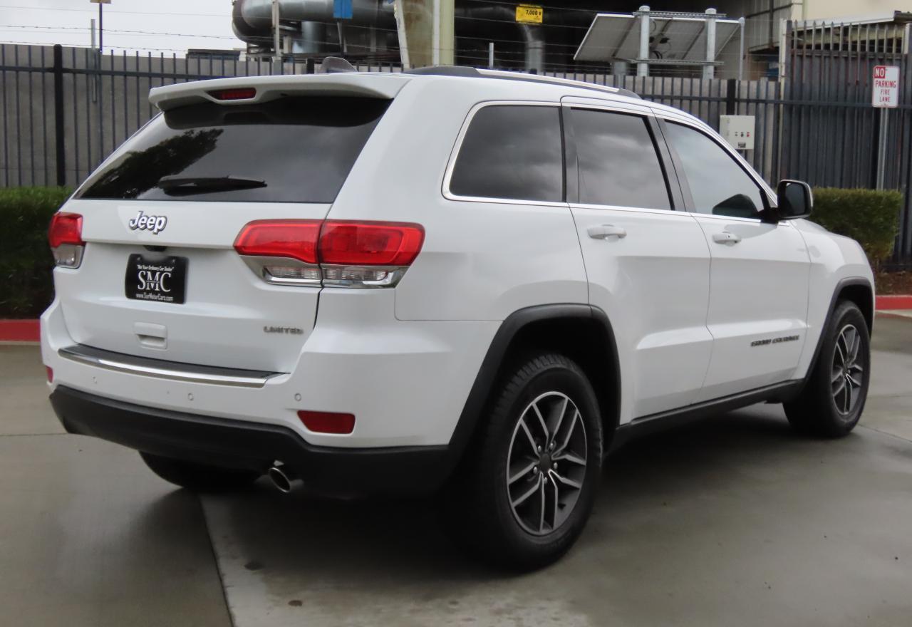 2019 Jeep Grand Cherokee Laredo - Image 3