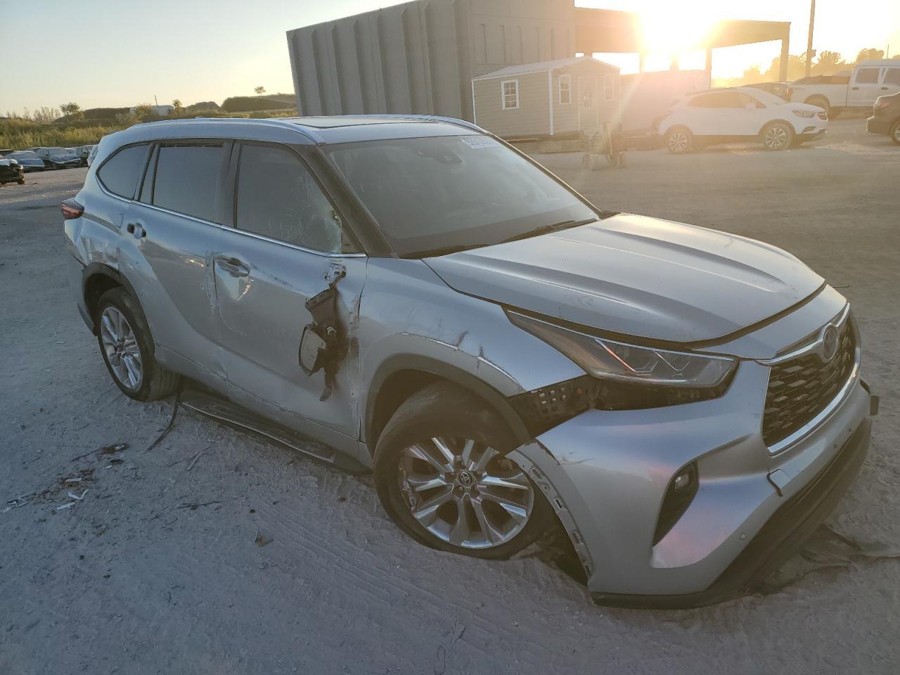 2021 Toyota Highlander Hybrid Limited - Фото 4