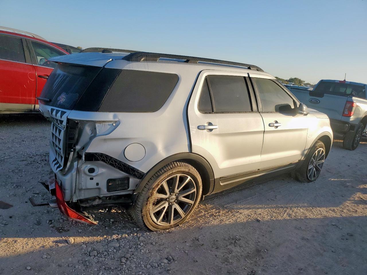 2015 Ford Explorer Xlt - Image 3