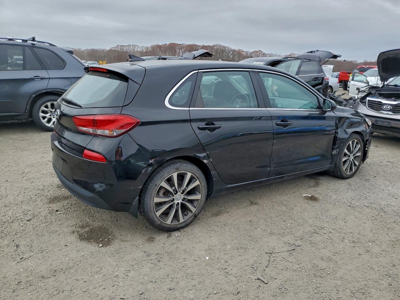 2020 Hyundai Elantra Gt - Image 3