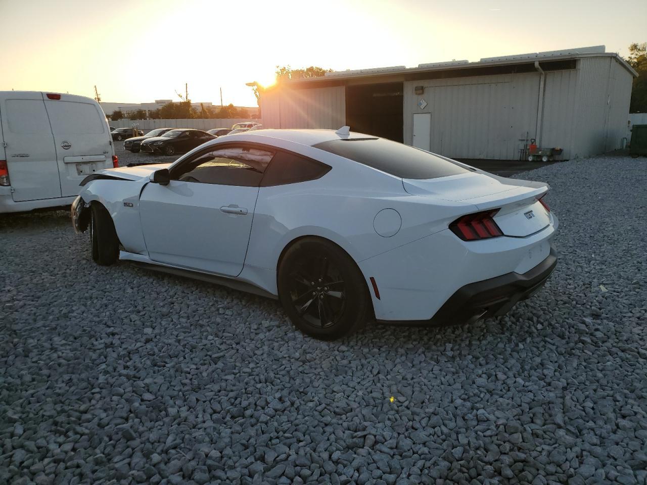 2025 Ford Mustang Gt - Фото 2