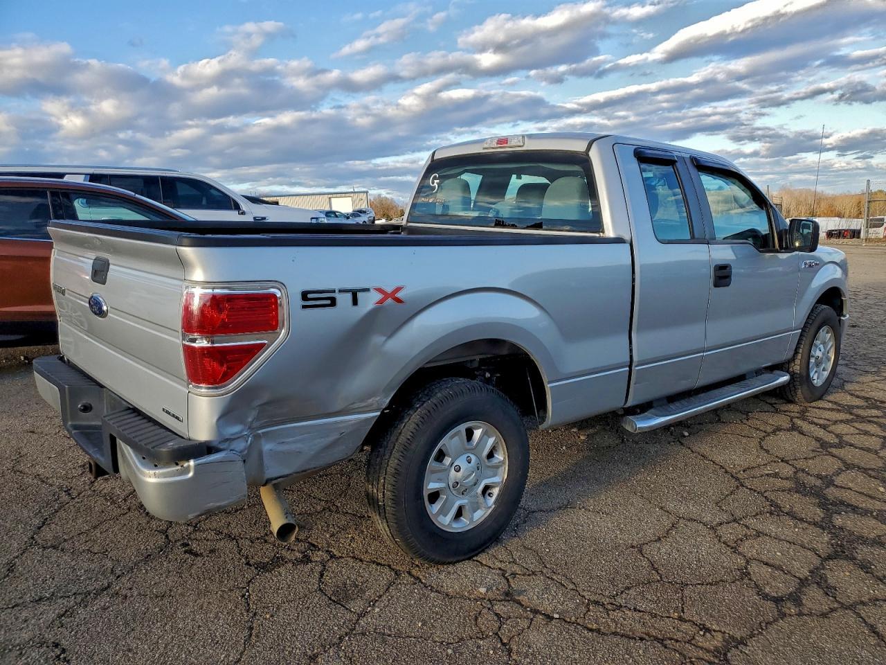 2013 Ford F150 Super Cab - Фото 3