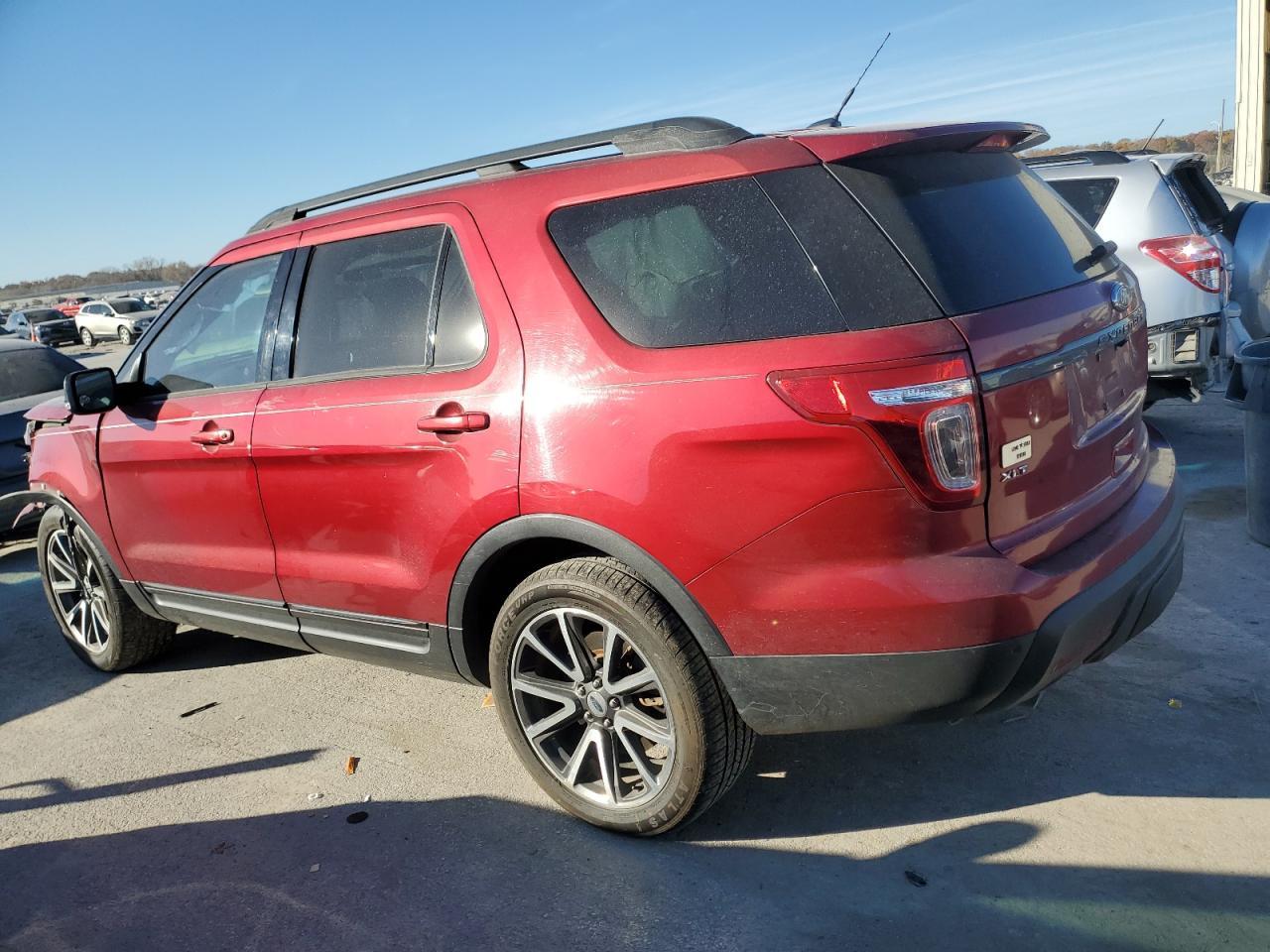 2015 Ford Explorer Xlt - Фото 2