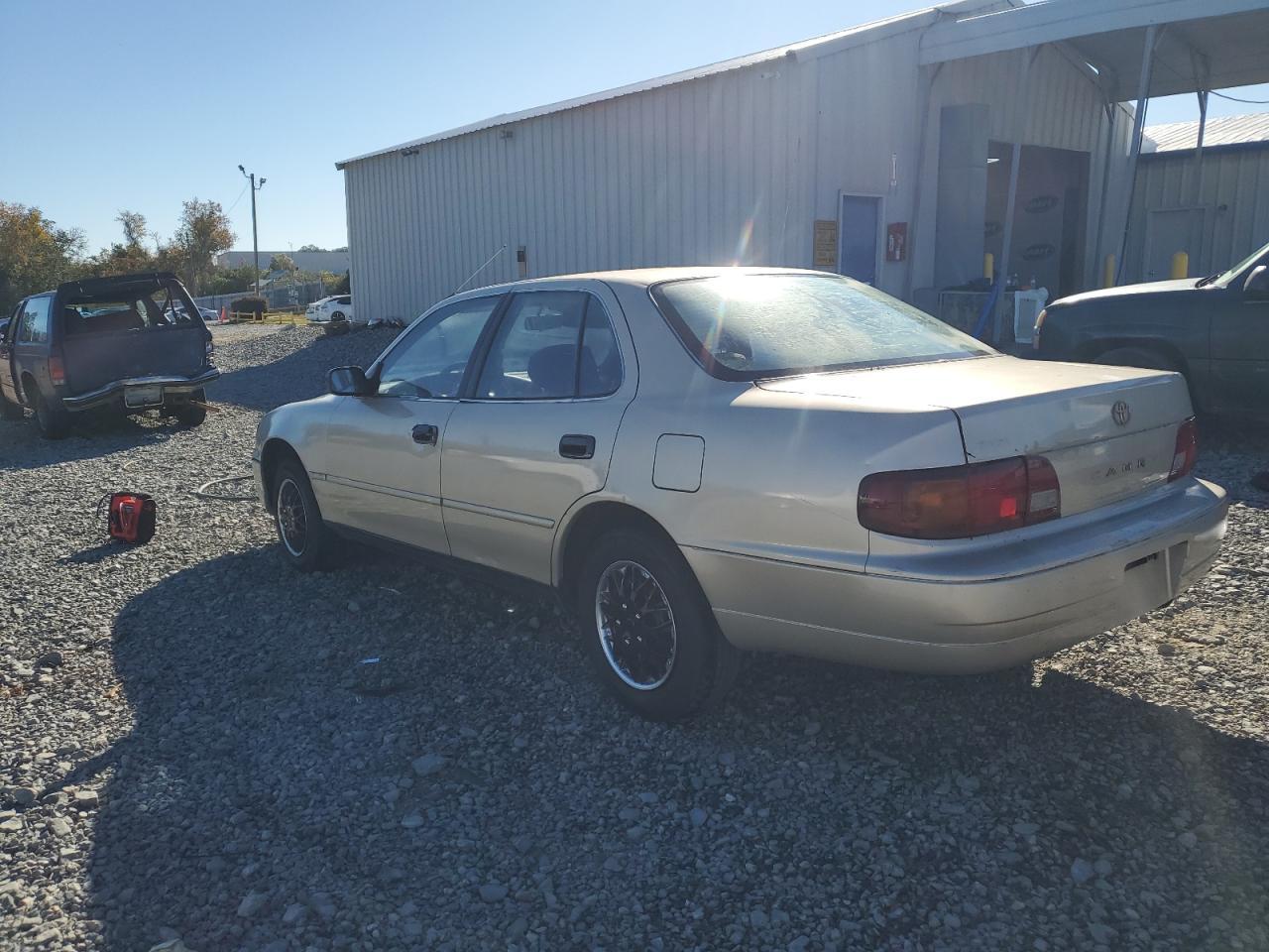 1996 Toyota Camry Dx - Image 2