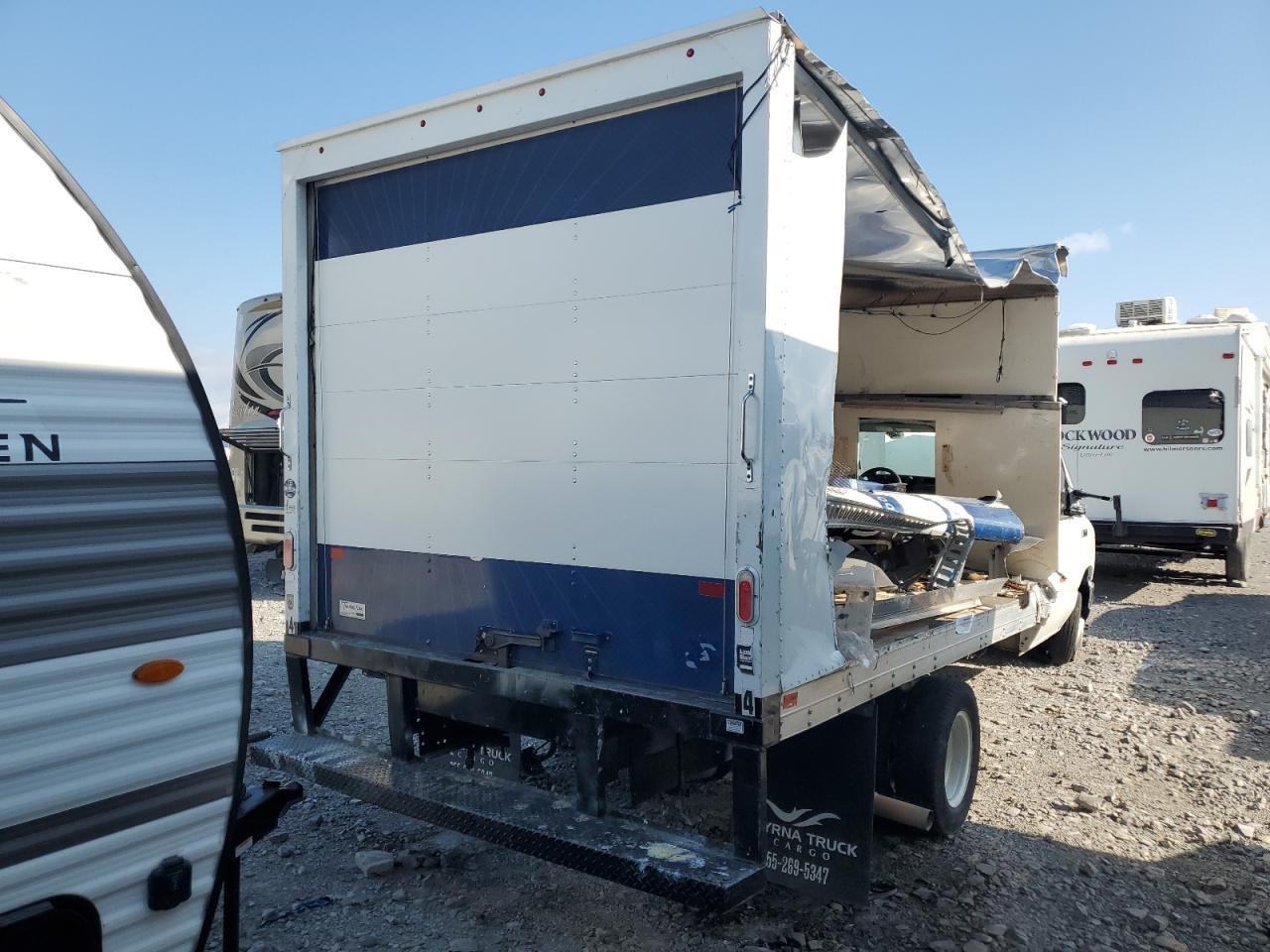 2022 Ford E350 Box Truck - Фото 3