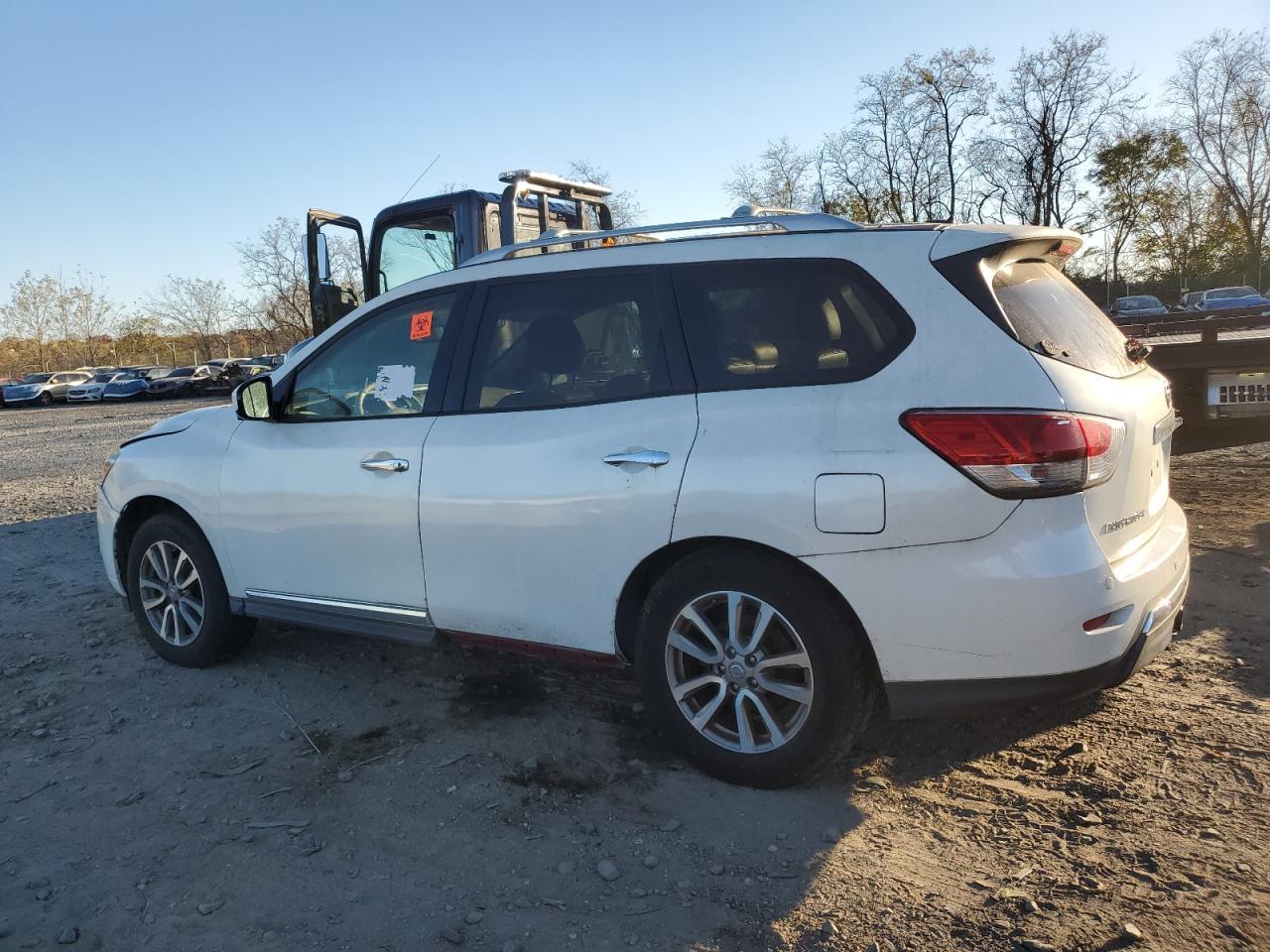 2015 Nissan Pathfinder S - Фото 2