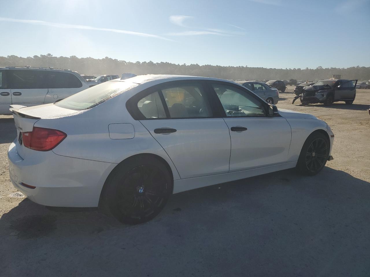 2015 BMW 320 I - Image 3