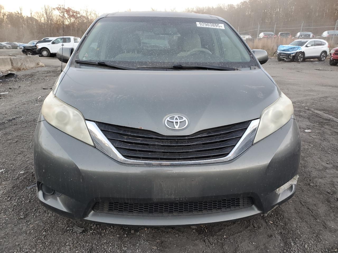 2013 Toyota Sienna - Image 5