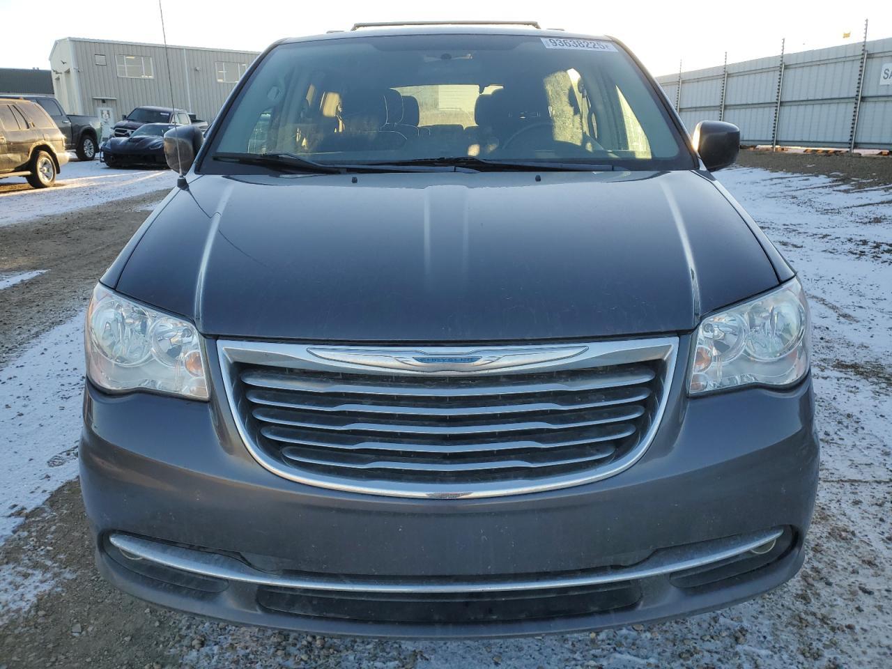 2015 Chrysler Town & Country Touring - Image 5