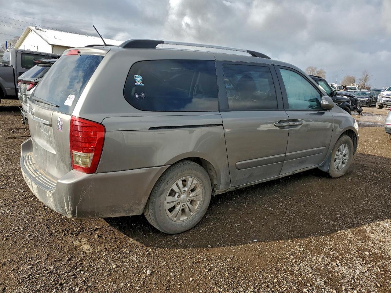 2012 Kia Sedona Lx - Фото 3