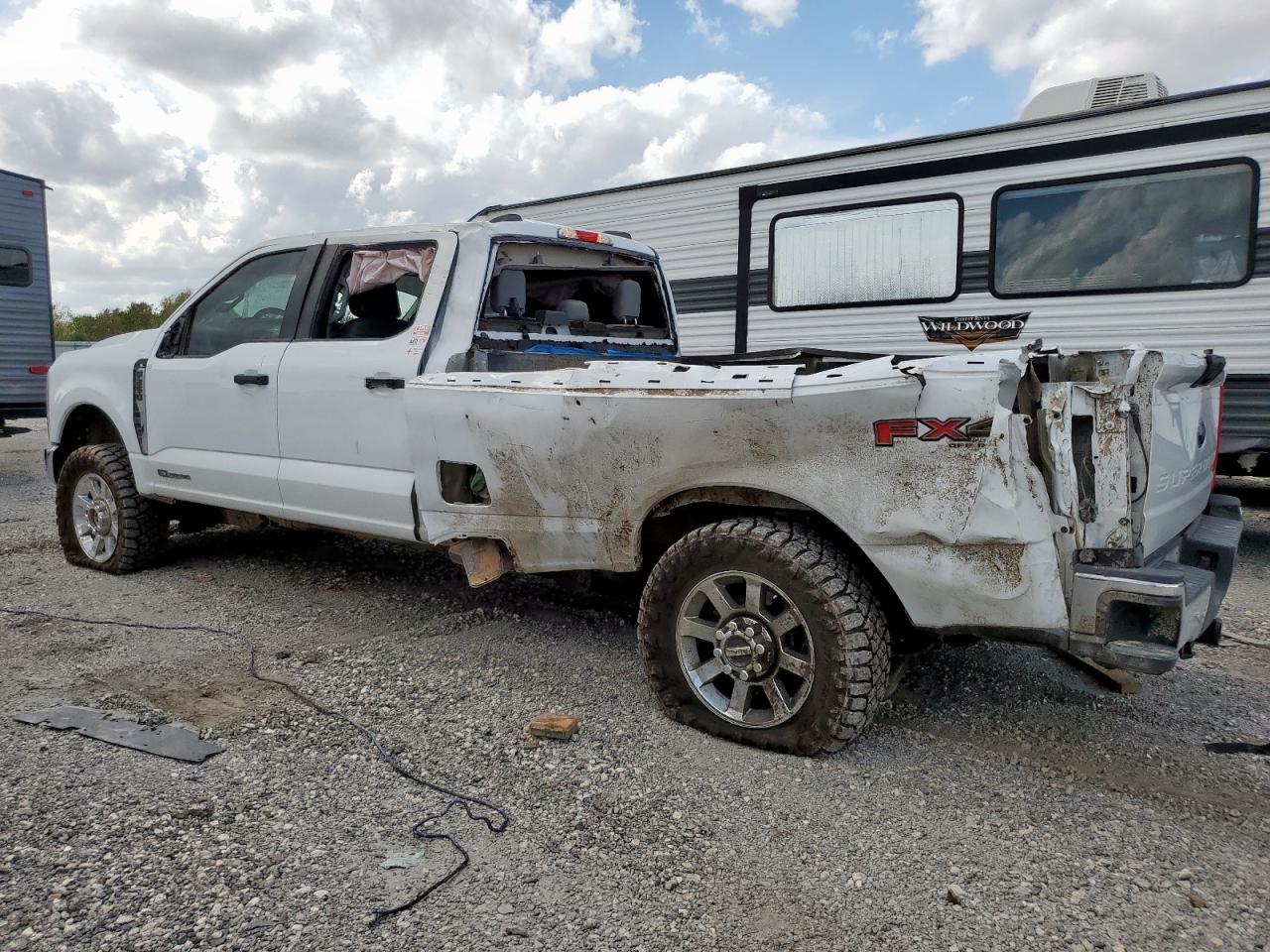 2023 Ford F250 Super Duty - Фото 2