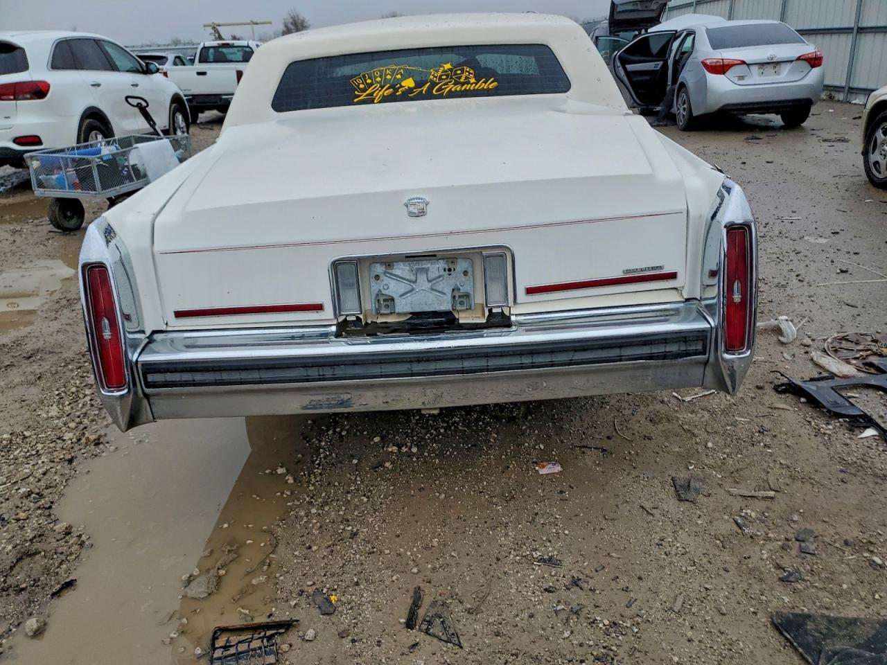 1989 Cadillac Brougham - Image 6