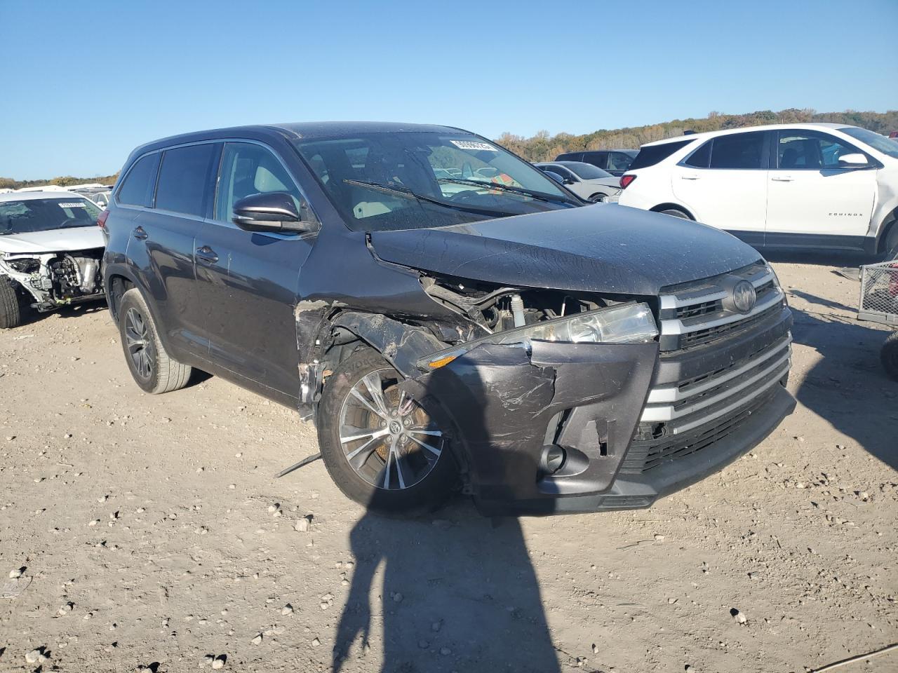 2017 Toyota Highlander Le - Фото 4