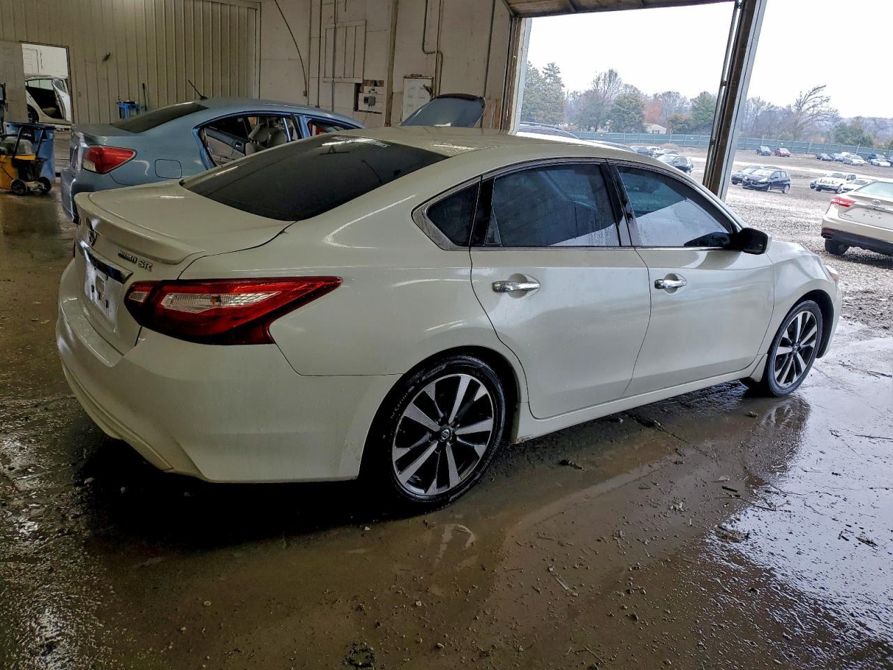 2016 Nissan Altima 2.5 - Фото 3