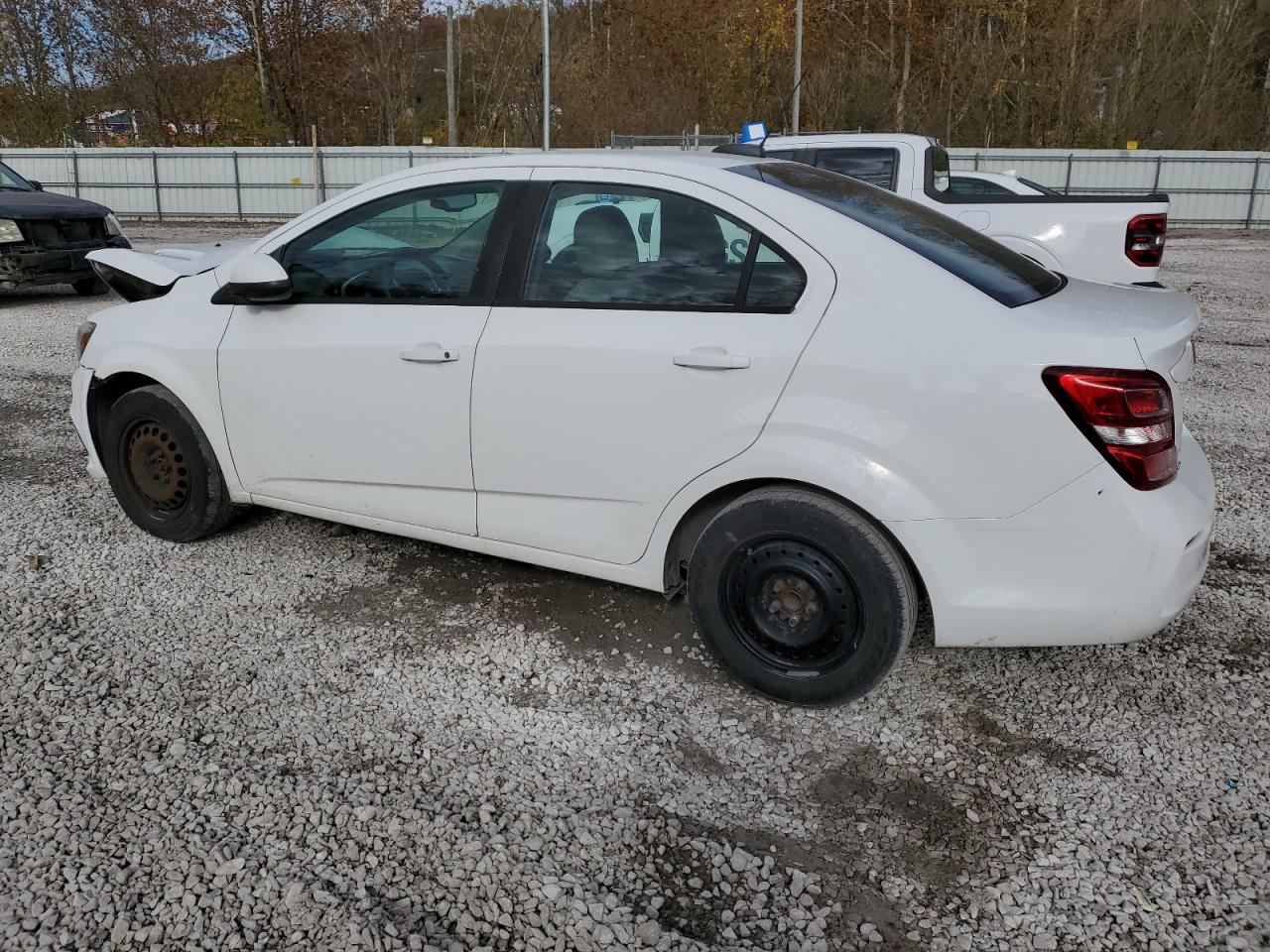 2017 Chevrolet Sonic Ls - Фото 2