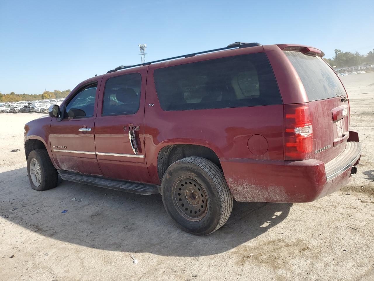 2011 Chevrolet Suburban K1500 Ltz - Фото 2